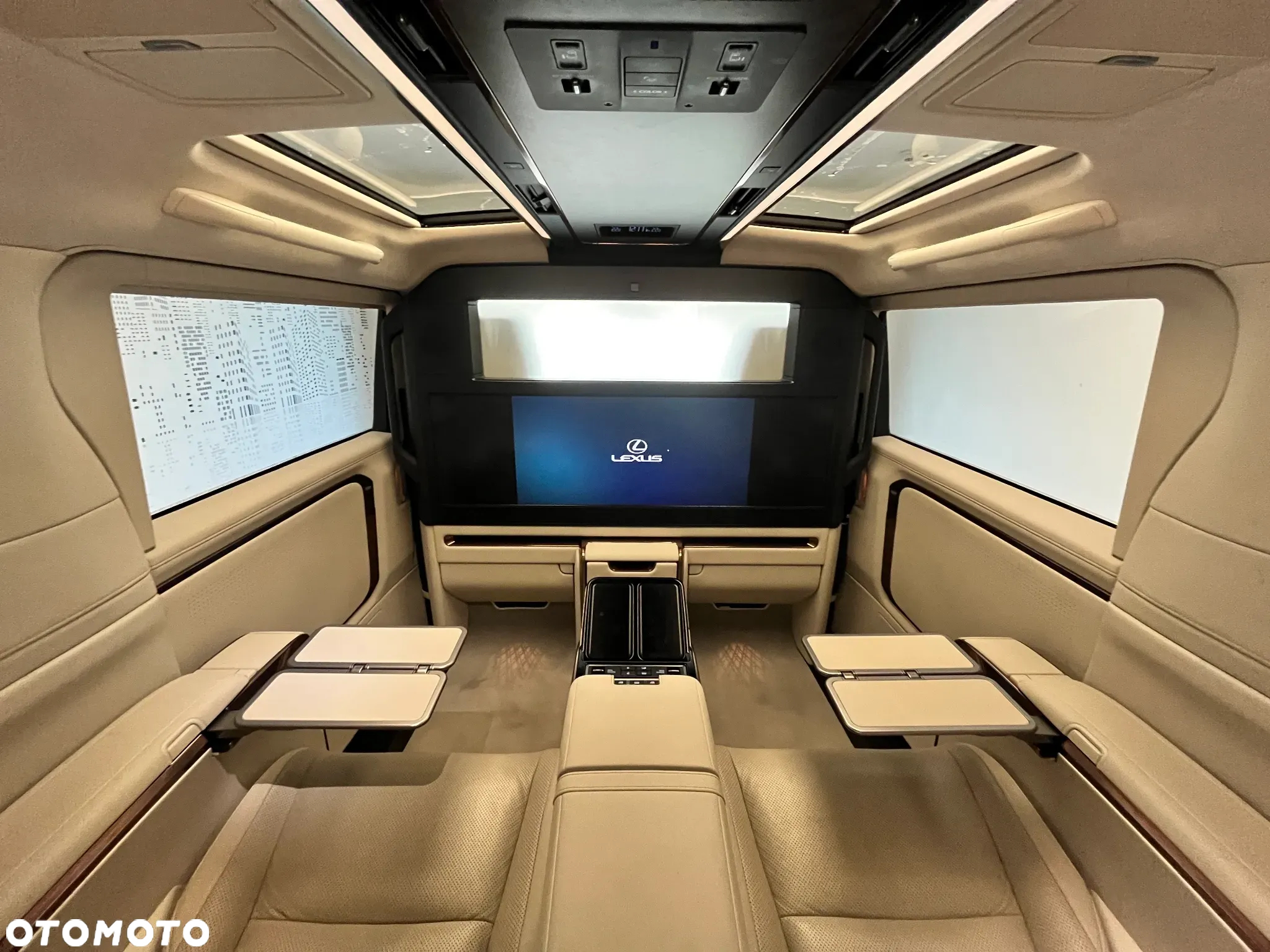 Lexus LM 350h Omotenashi - 14