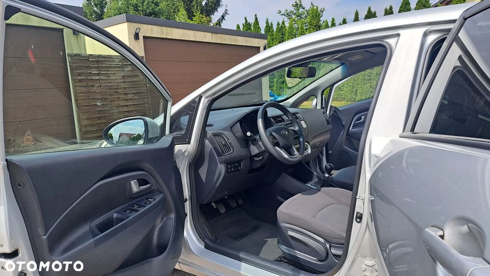 Kia Rio 1.2 Fifa World Cup Edition - 10