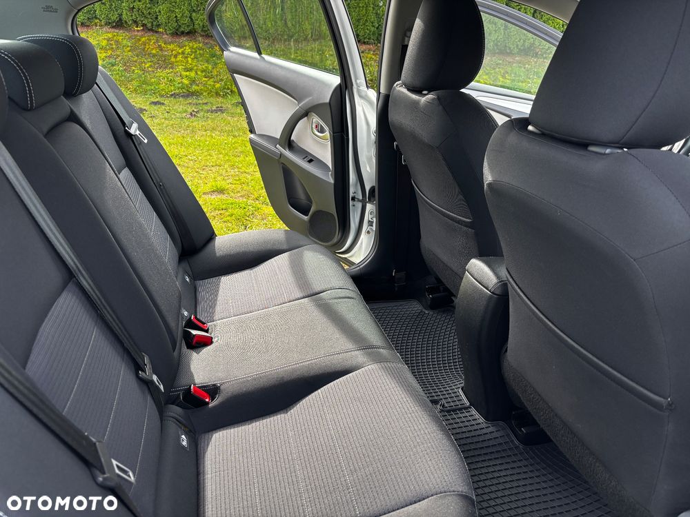 Toyota Avensis - 18