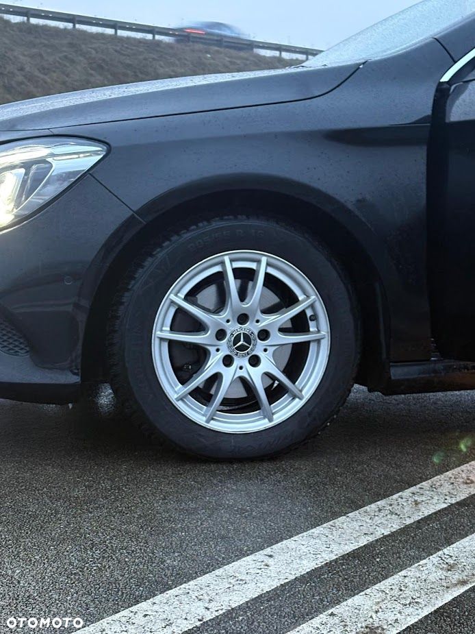 Mercedes-Benz CLA 180 7G-DCT - 7
