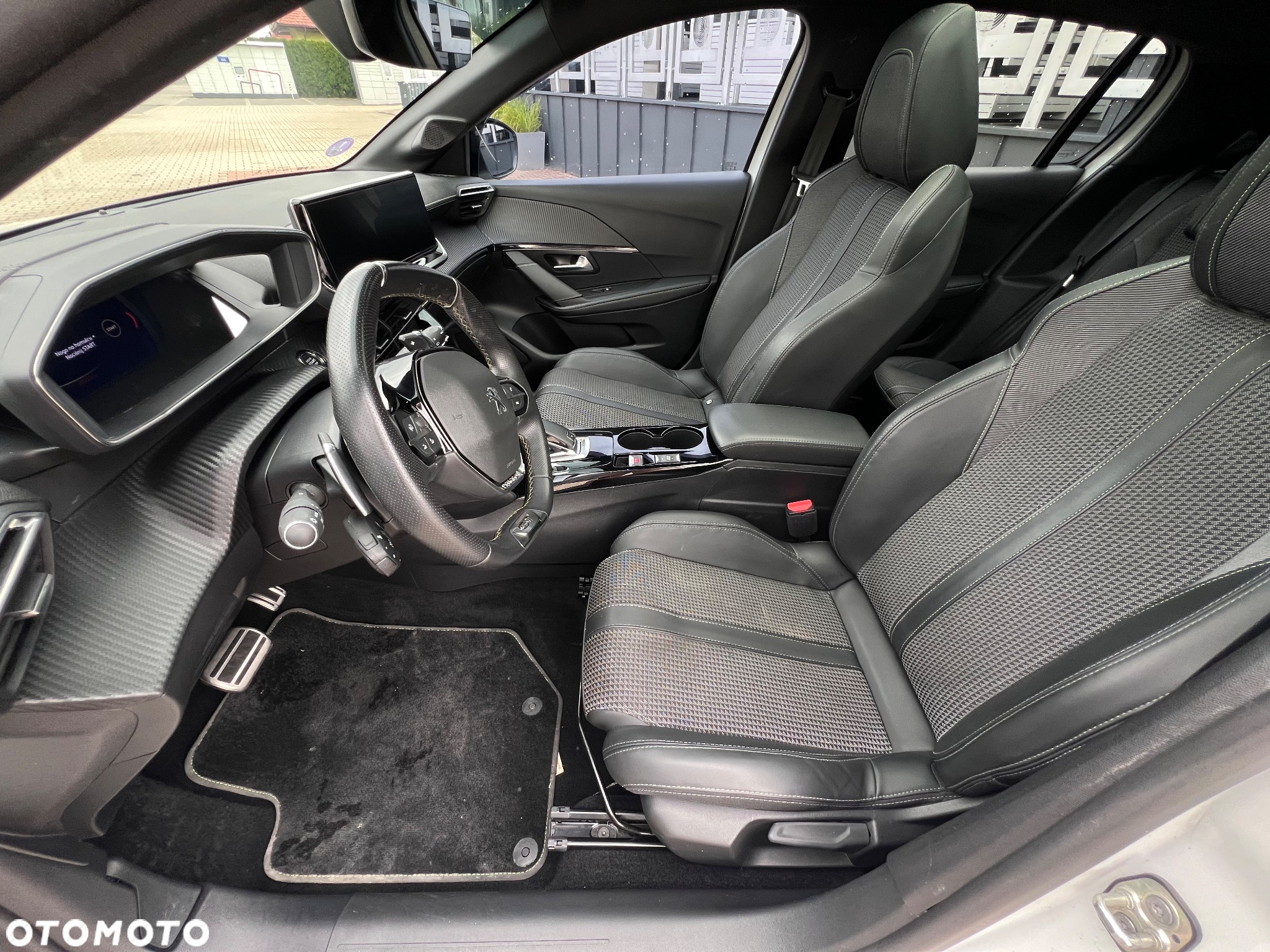 Peugeot 208 PureTech 100 EAT8 GT - 12