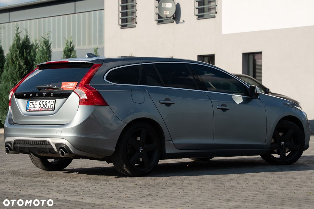Volvo V60 D4 R-Design - 13