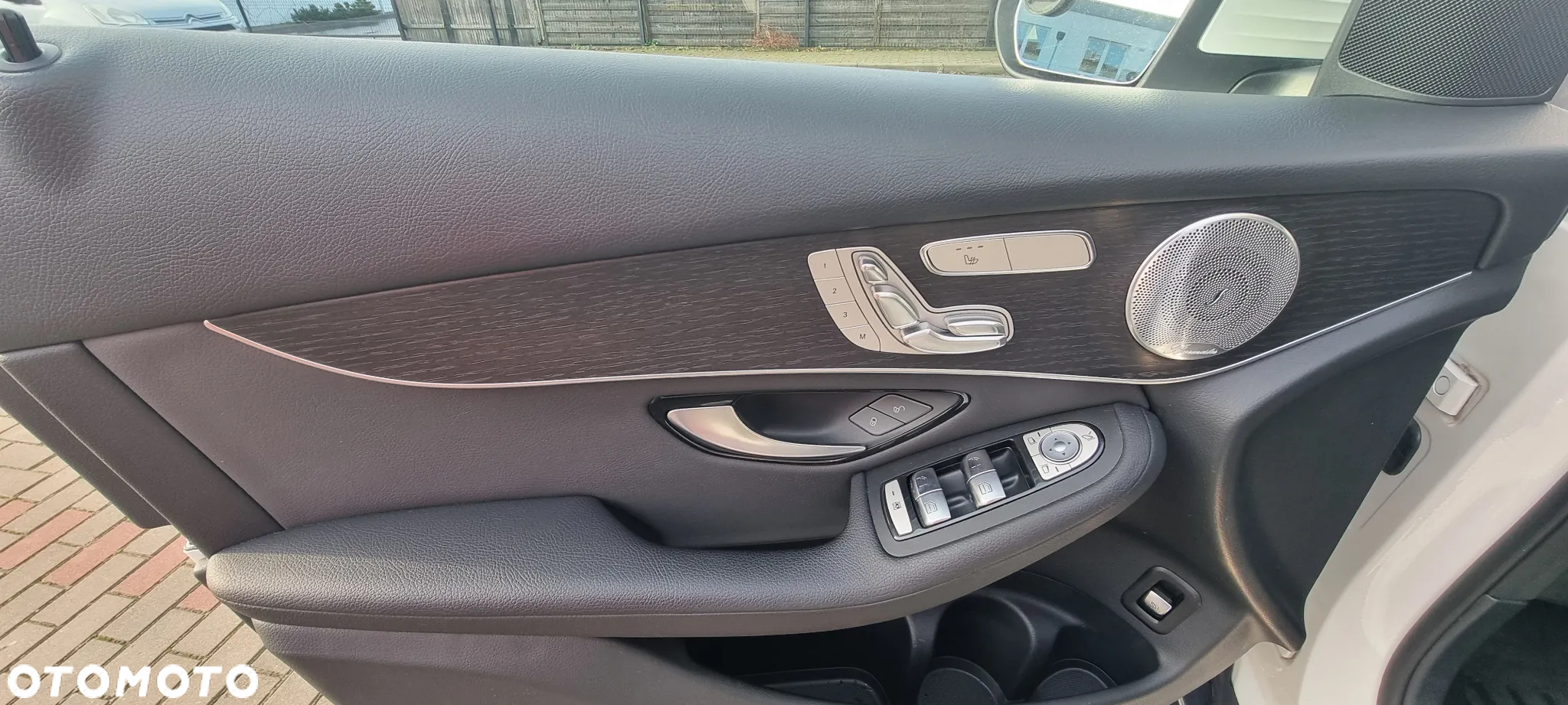 Mercedes-Benz GLC 300 4Matic 9G-TRONIC AMG Line Plus - 26