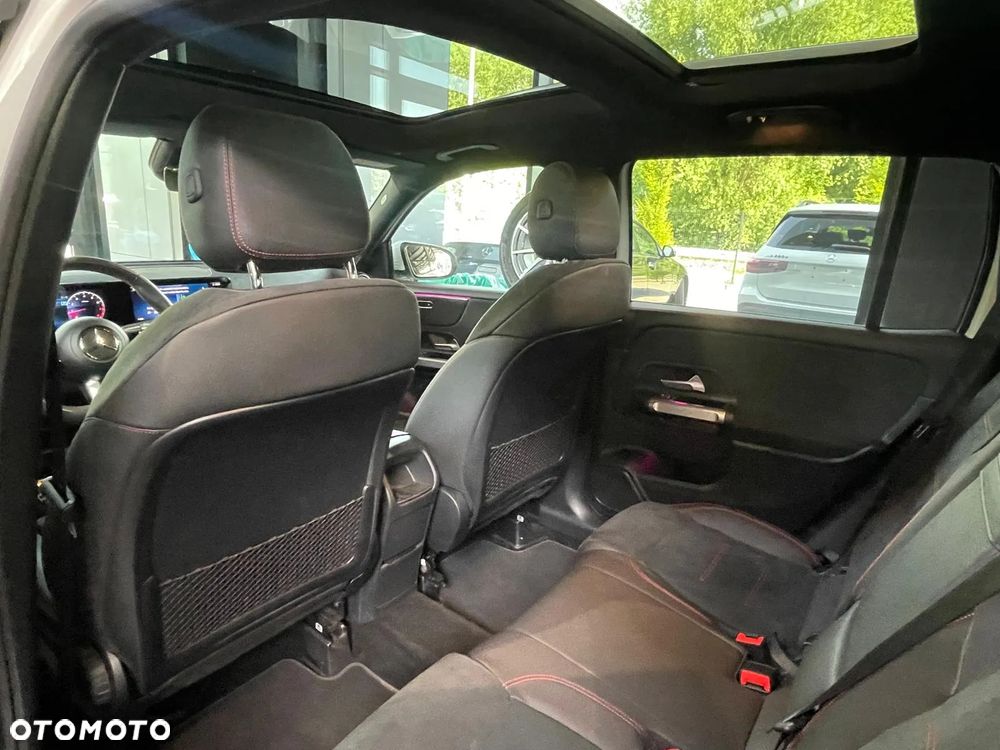 Mercedes-Benz GLB 200 4-Matic AMG Line 8G-DCT - 12