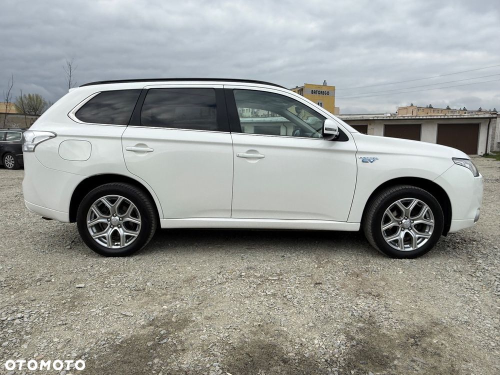 Mitsubishi Outlander 2.0 4WD Top - 12