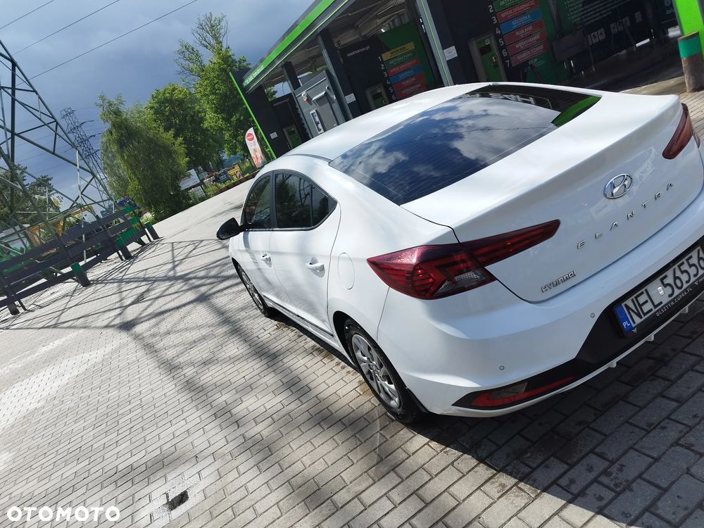 Hyundai Elantra 1.6 Classic Plus - 3