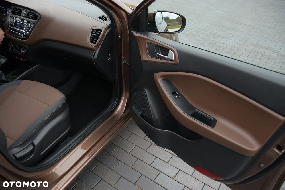 Hyundai i20 blue 1.2 YES Silver - 18