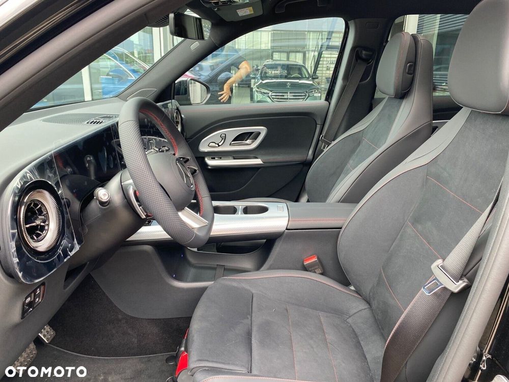 Mercedes-Benz GLB - 11