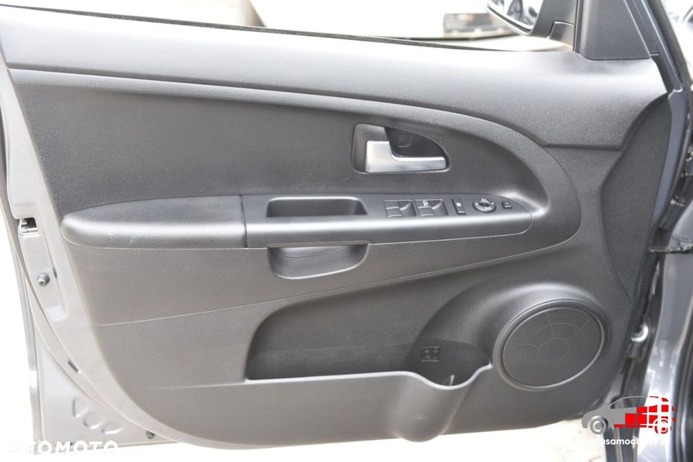 Kia Venga - 15