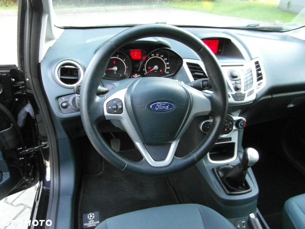 Ford Fiesta 1.25 Champions Edition - 22