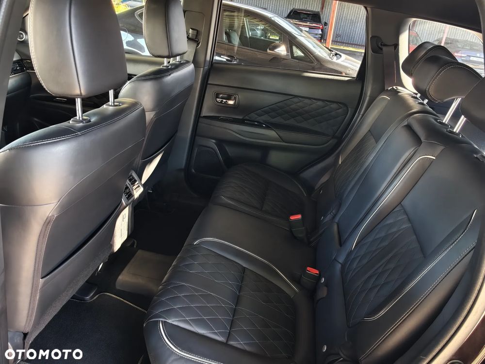Mitsubishi Outlander - 11