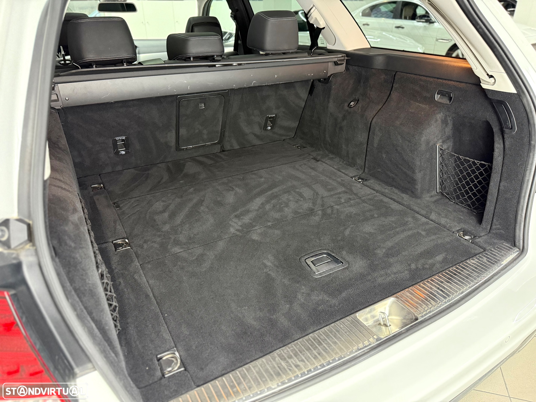 Mercedes-Benz E 300 Bluetec Hybrid Avantgarde - 32