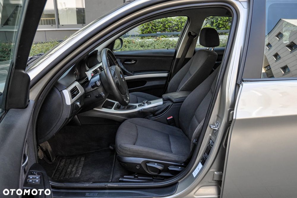 BMW Seria 3 320d DPF Efficient Dynamics Edition - 8