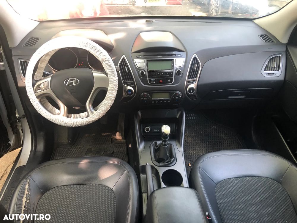Dezmembrez Hyundai IX35 crdi 4WD gri argintiu 2012 - 2