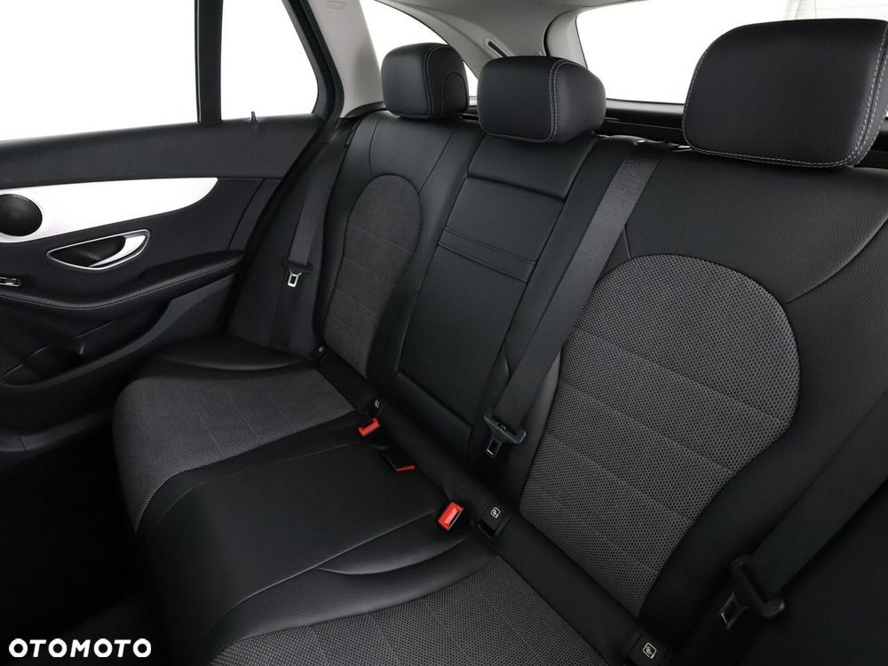 Mercedes-Benz Klasa C 300 4Matic 9G-TRONIC Avantgarde - 18