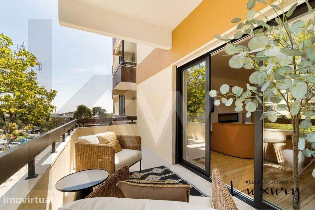 Apartamento T3 renovado com garagem e piscina no centro do Estoril - Grande imagem: 3/52