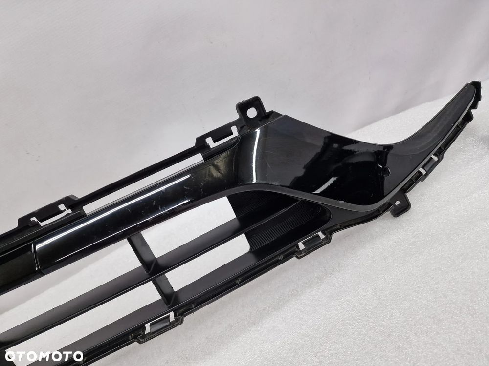 KIA VENGA LIFT 14- KRATKA ŚRODKOWA ZDERZAKA PRZEDNIEGO PRZÓD , NR 86560-1P500 , NR AUKCJI KR385 - 10