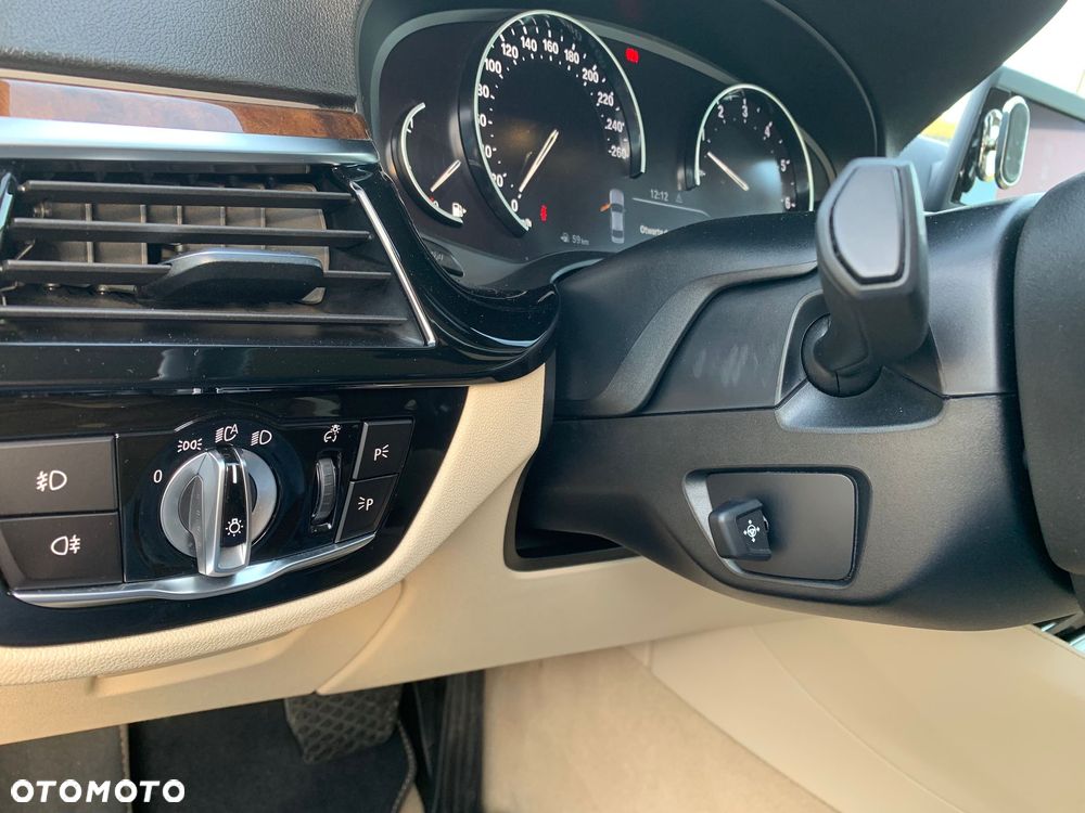 BMW Seria 5 530i GPF xDrive Luxury Line - 33