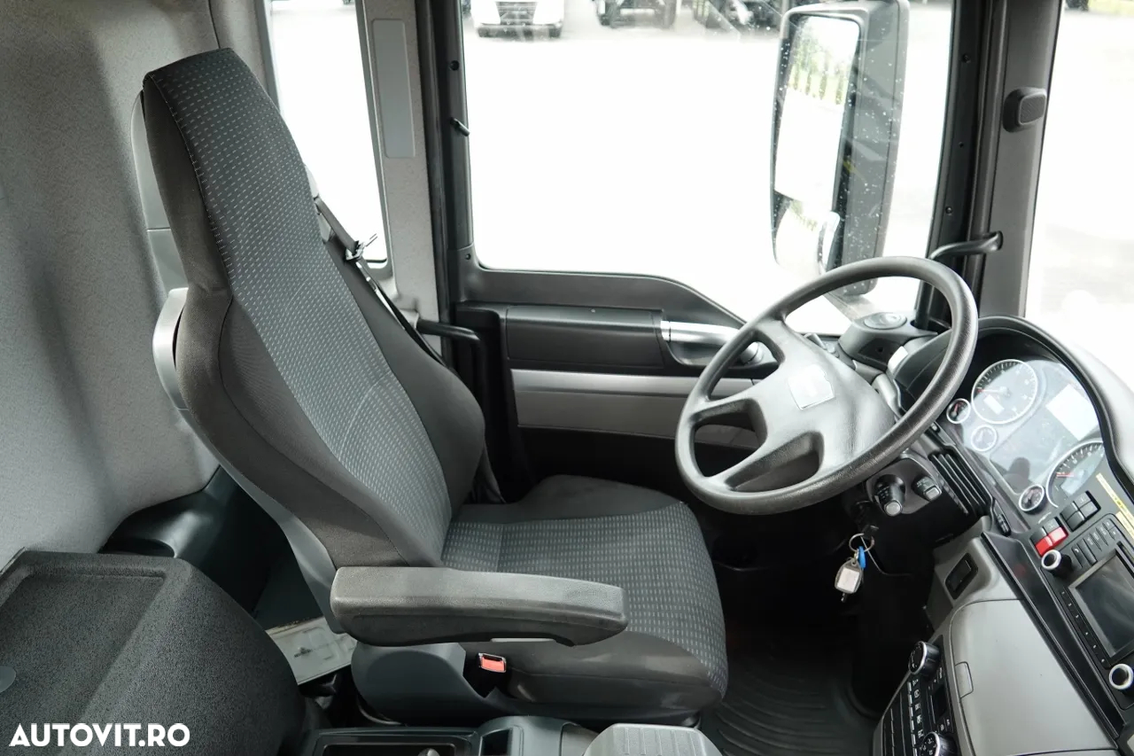MAN TGS 26.320 / 6X4 / CAROSERIE 6.5 M + HDS HIAB 188 BS-3 / CAPACITATE MAXIMĂ DE RIDICARE: 4 900 KG / RADIOCOMANDĂ / ROTATOARE / EURO 6 - 29