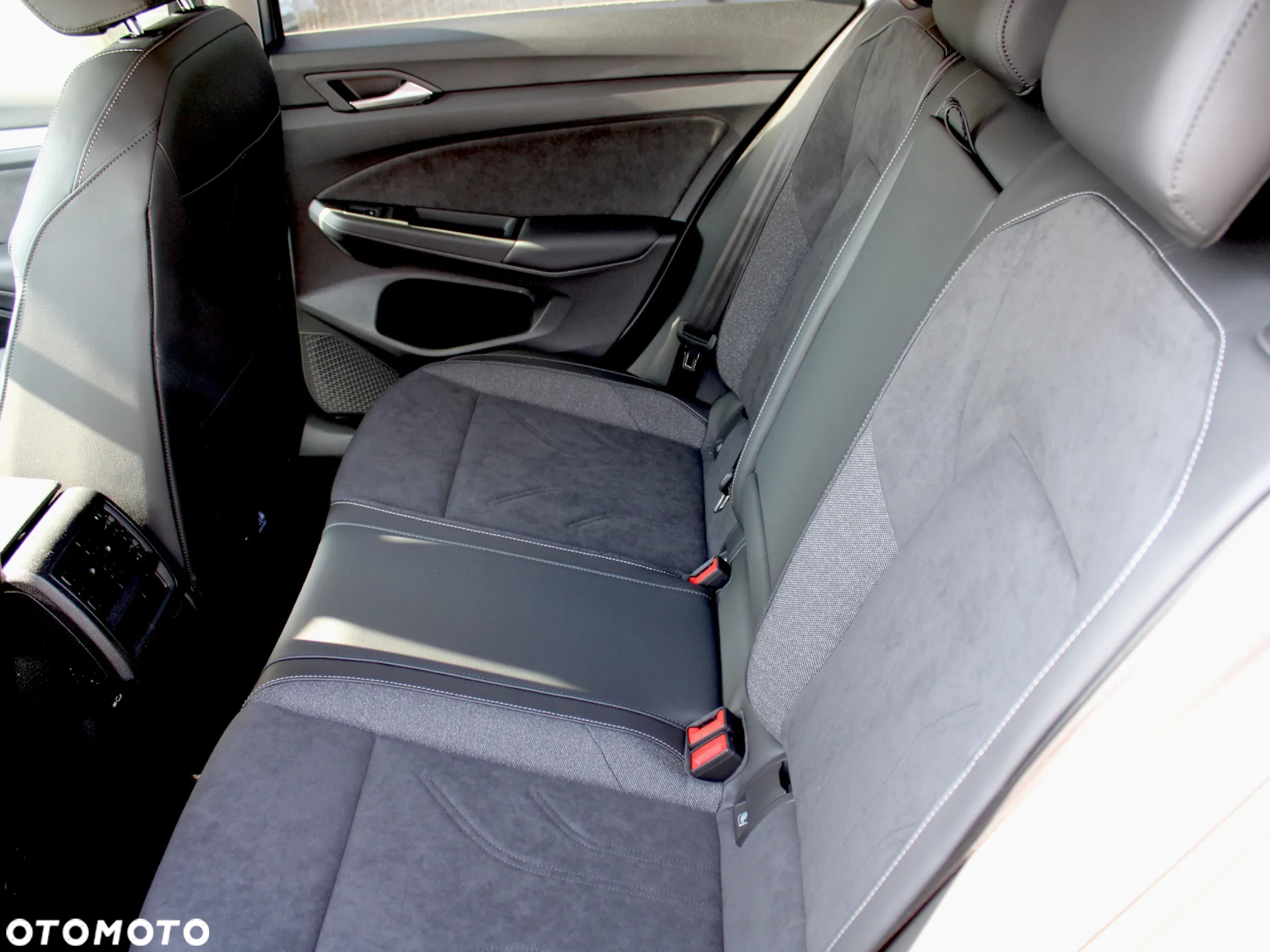 Volkswagen Golf VIII 1.5 TSI Special Edition - 19