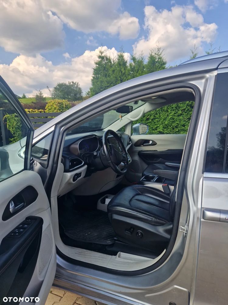 Chrysler Pacifica - 3