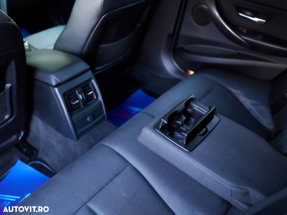 BMW Seria 3 318d Aut. Blue Performance Luxury Line - 31