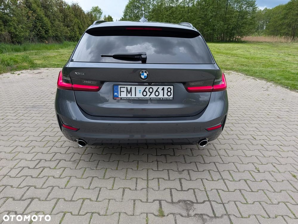 BMW Seria 3 330d xDrive MHEV - 11