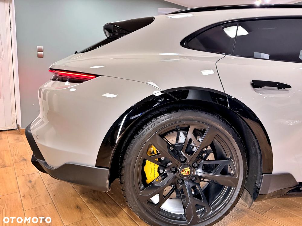 Porsche Taycan - 4