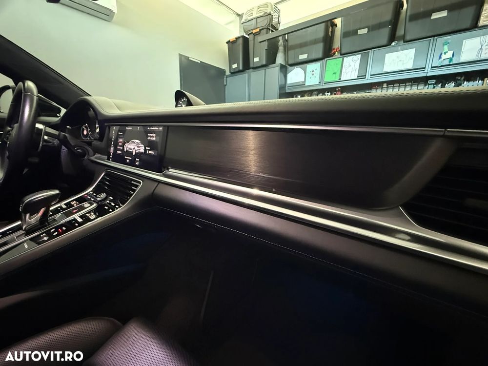 Porsche Panamera 4 E-Hybrid - 12
