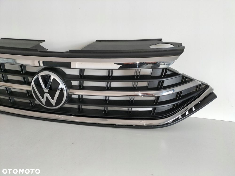 atrapa kratka grill vw polo vi lift 20- sedan - 3
