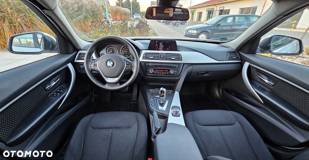 BMW Seria 3 320i - 9