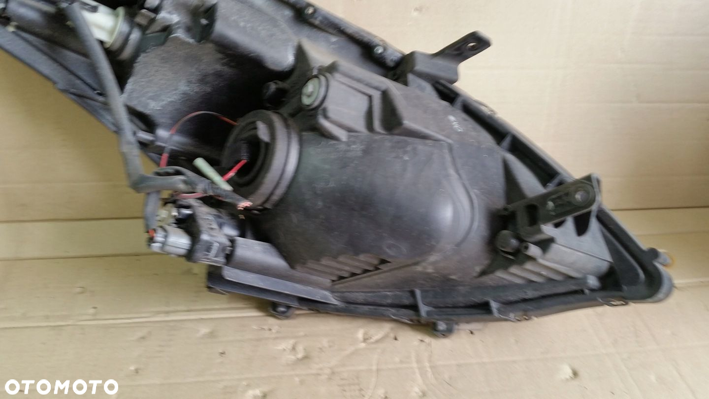 LAMPA LEWA REFLEKTOR SUZUKI SWIFT MK7 10- - 8