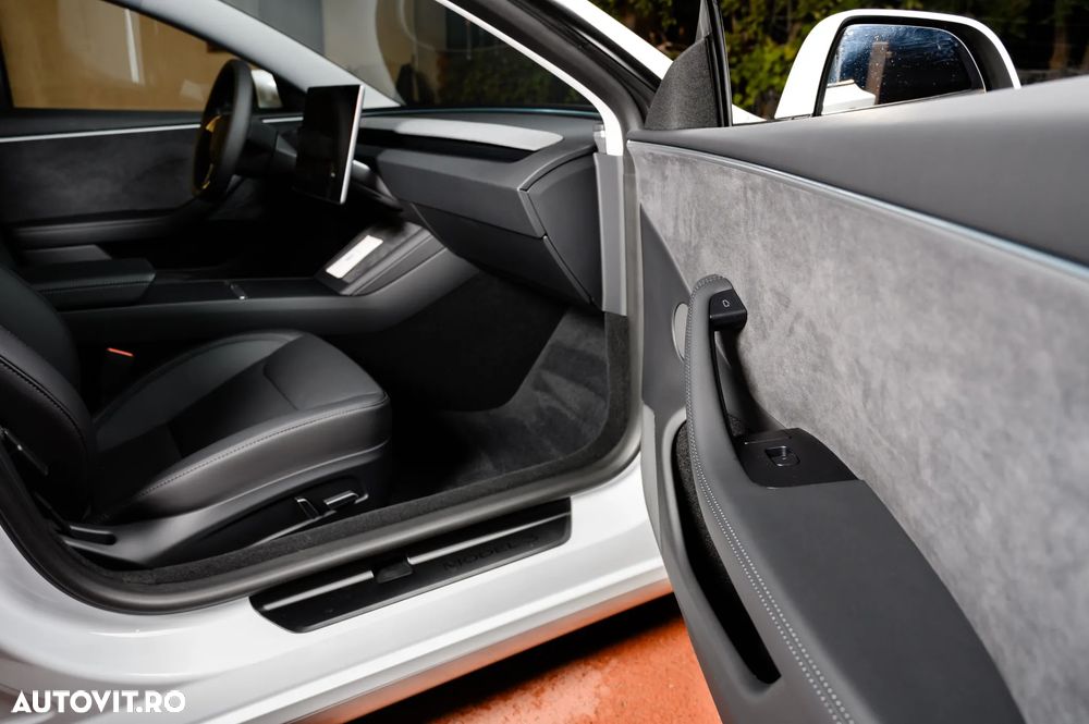 Tesla Model 3 - 11