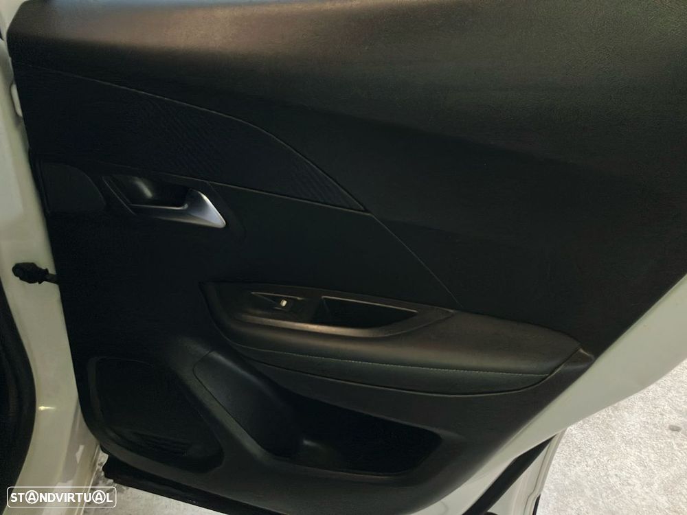 Peugeot 2008 1.2 PureTech Allure - 22