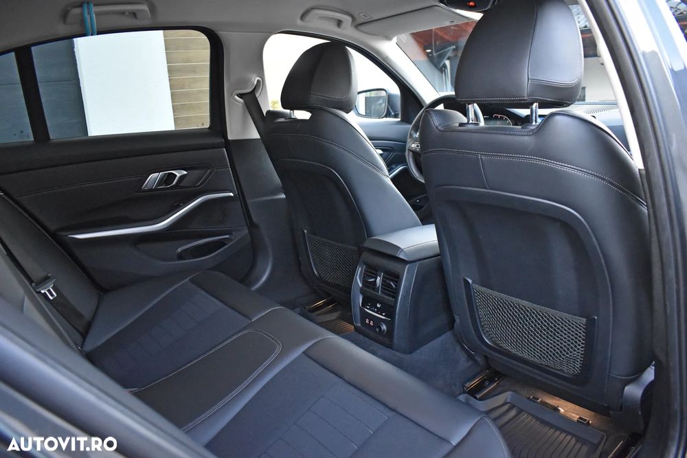 BMW Seria 3 330e Aut. Sport Line - 16