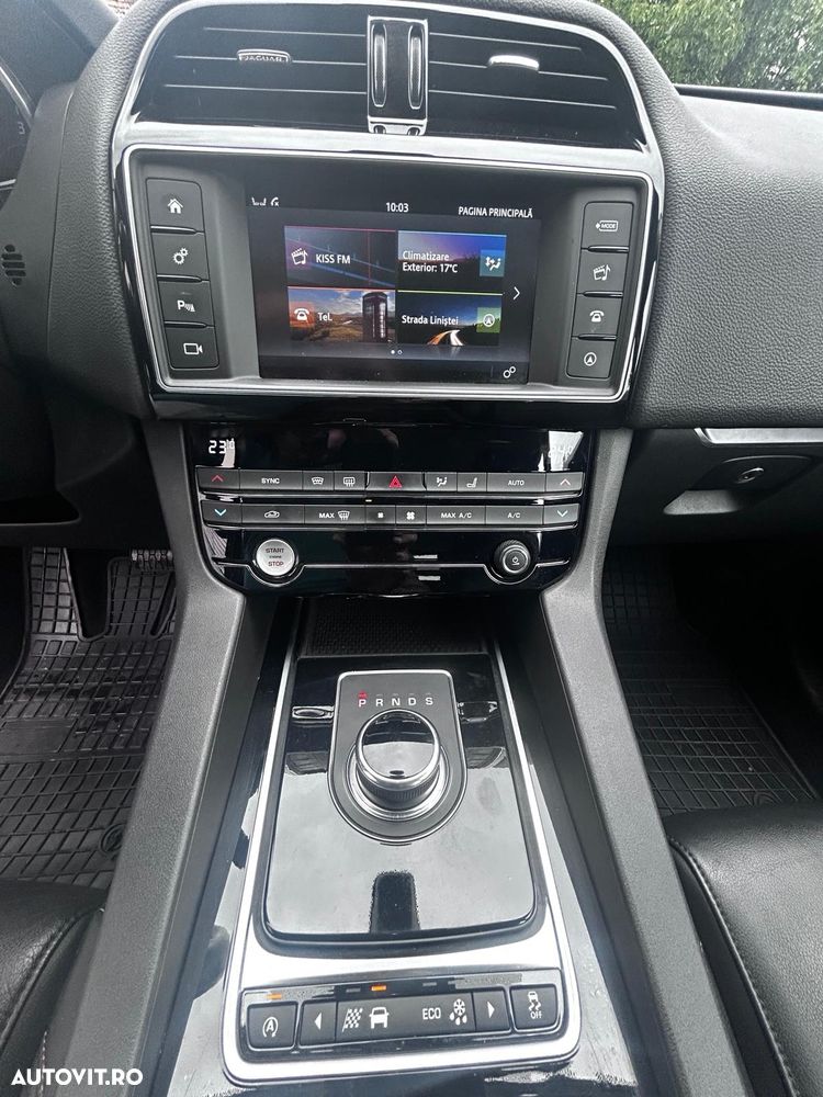 Jaguar F-Pace - 11