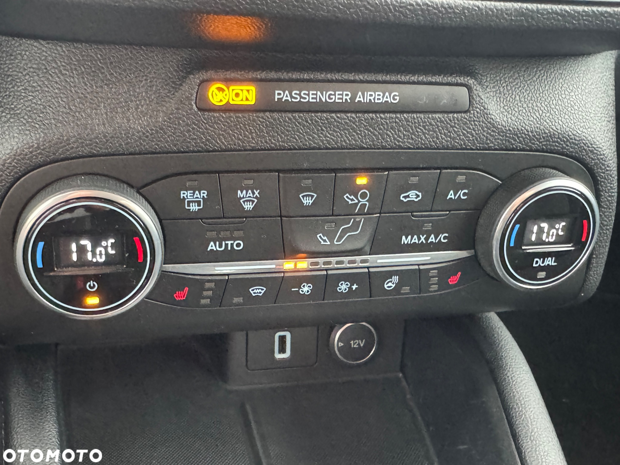 Ford Focus 1.0 EcoBoost Start-Stopp-System TITANIUM DESIGN - 24