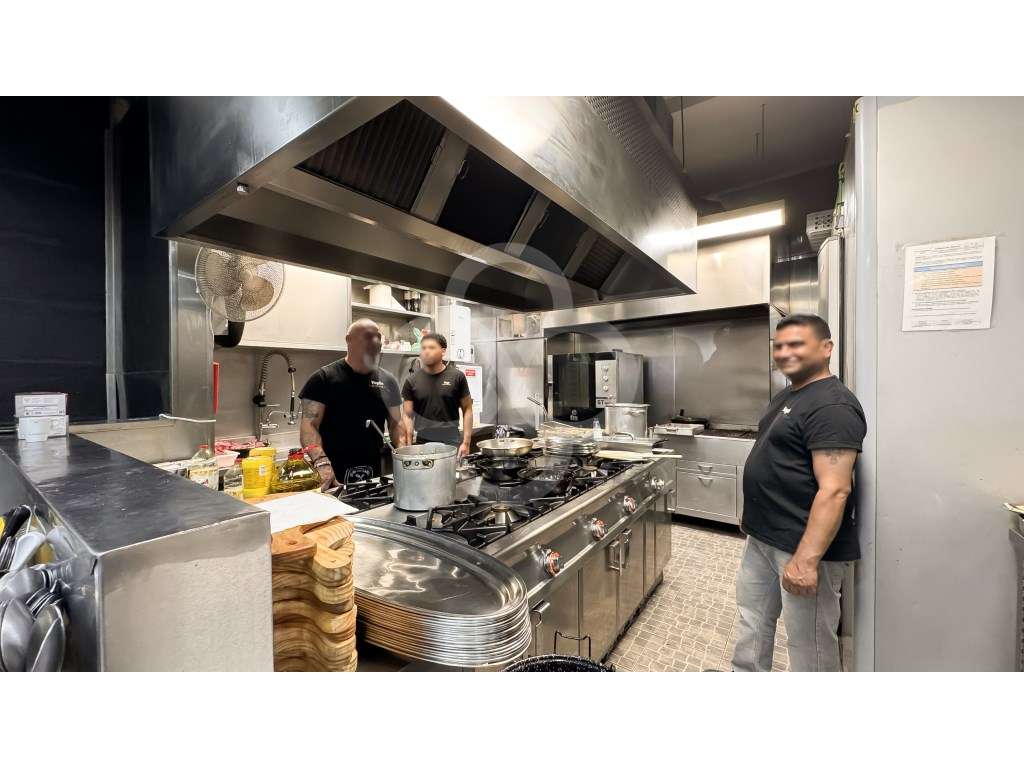 Restaurante a funcionar totalmente equipado na rua Gomes Freire Lisboa - Grande imagem: 5/17