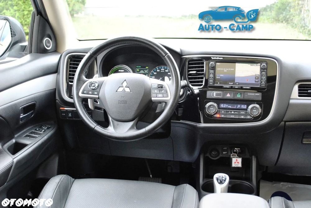 Mitsubishi Outlander Instyle NAVI + - 35