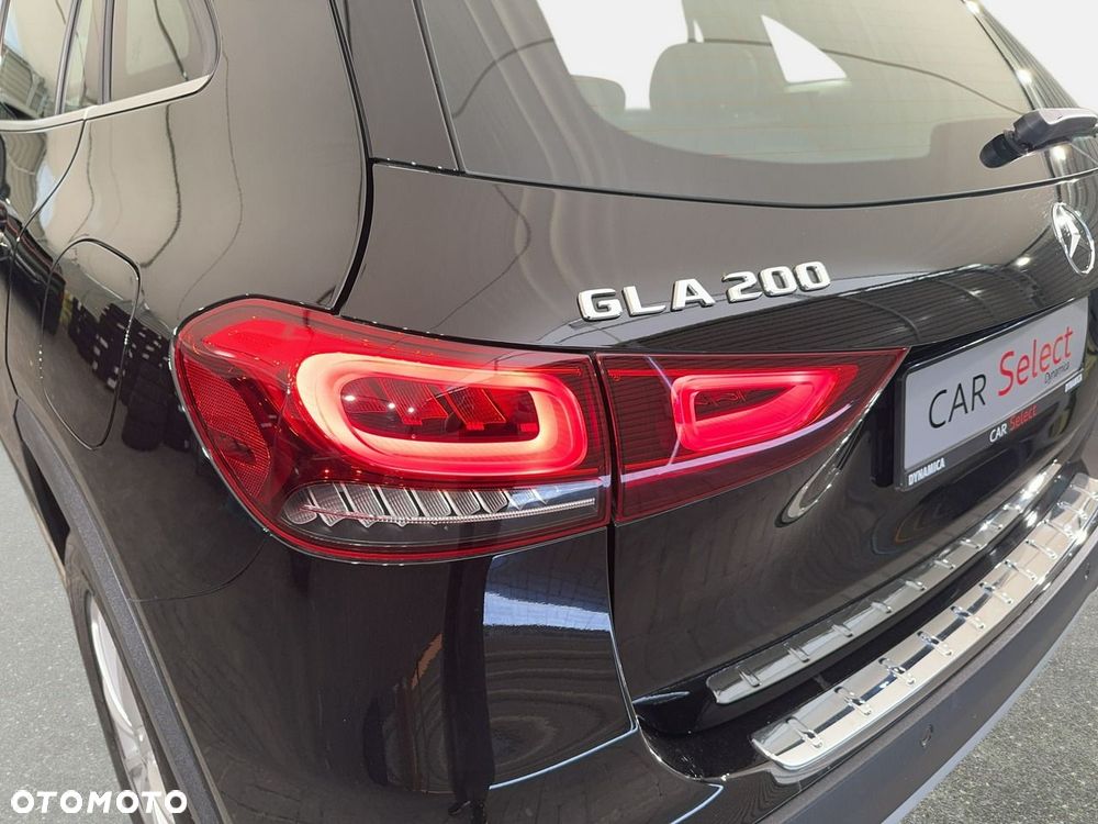 Mercedes-Benz GLA - 12