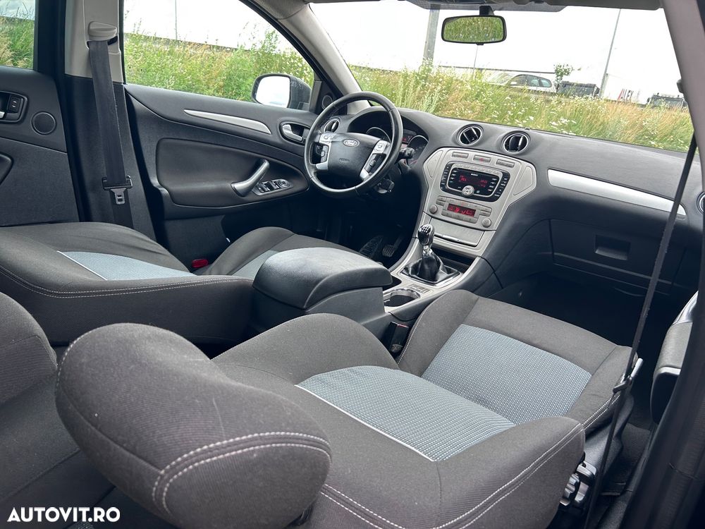FORD Focus 2014 — imagine 8