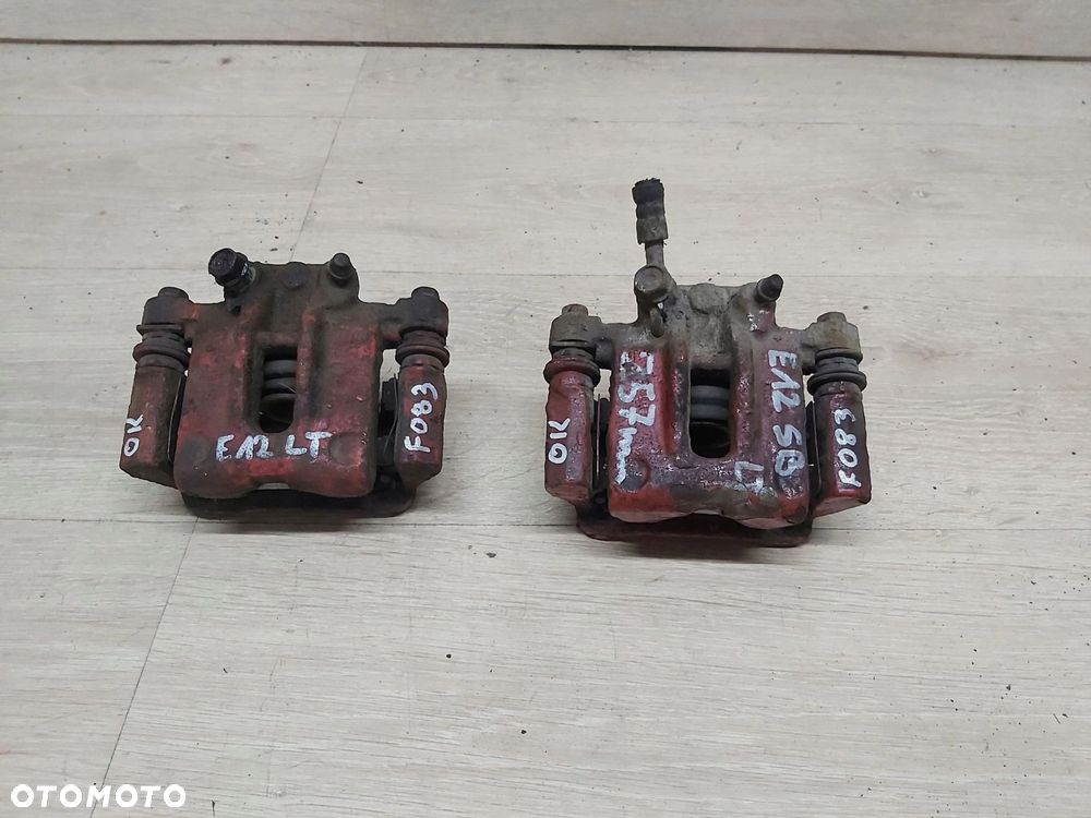 Toyota Corolla E12 zacisk jarzmo lewy tył - 1