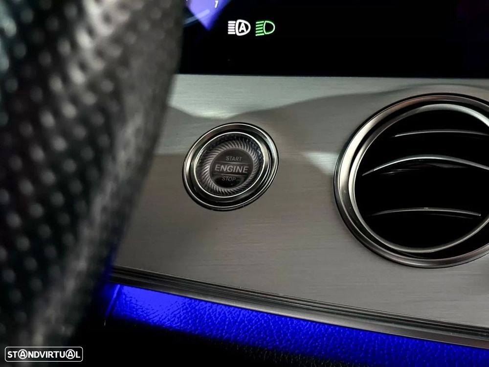 Mercedes-Benz E 300 de 4Matic 9G-TRONIC AMG Line - 27