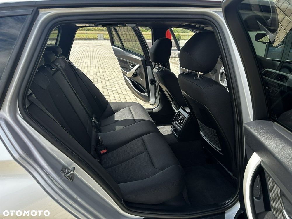 BMW Seria 3 320d DPF Touring - 16