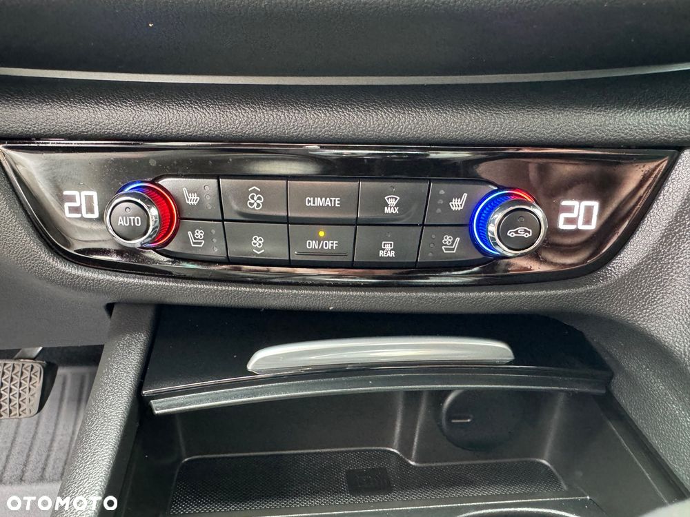 Opel Insignia 2.0 BiTurbo 4x4 Exclusive - 33