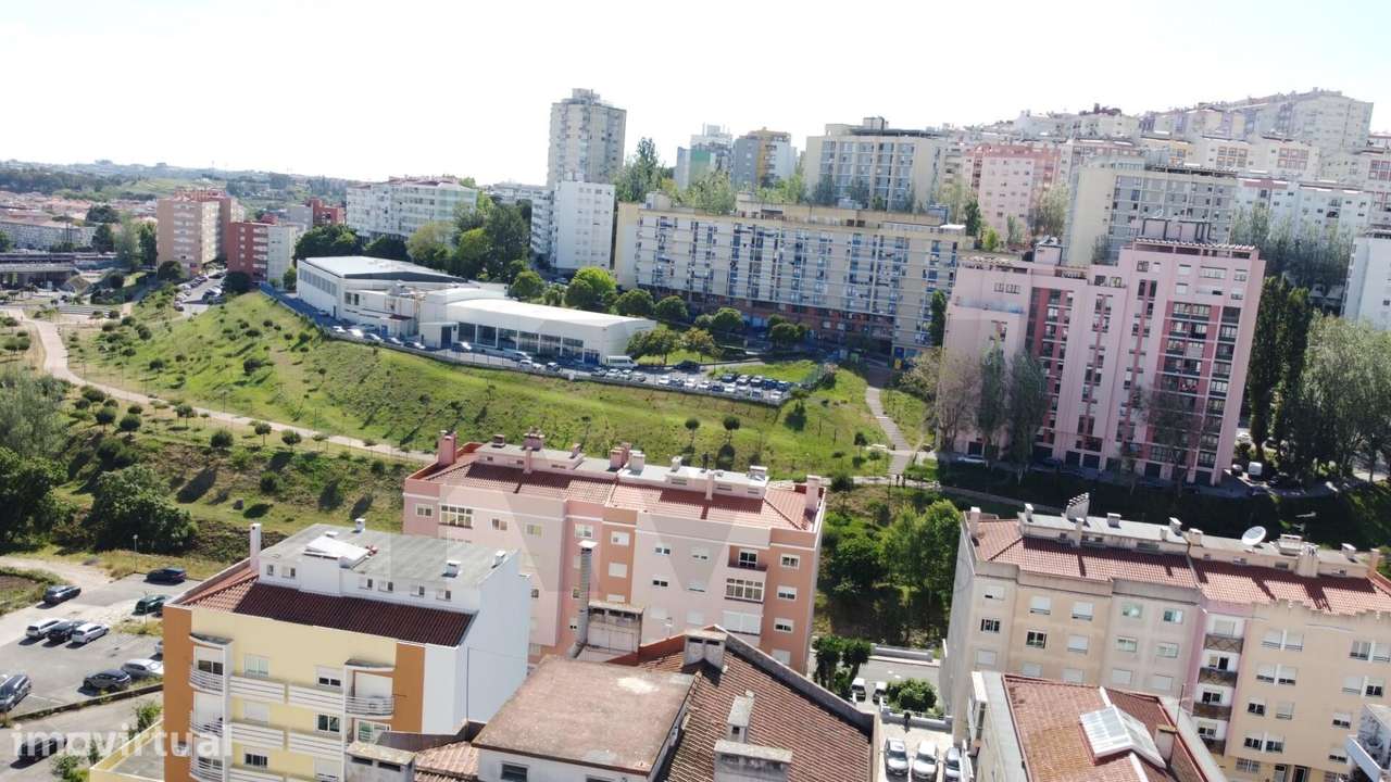 VENDE-SE T2 com Terraço e Sotão de USO EXCLUSIVO junto à Estação de Qu - Grande imagem: 5/43