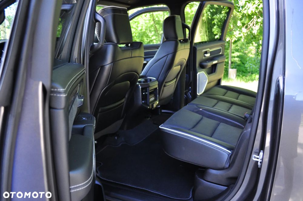 RAM 1500 Laramie Night Premium - 18