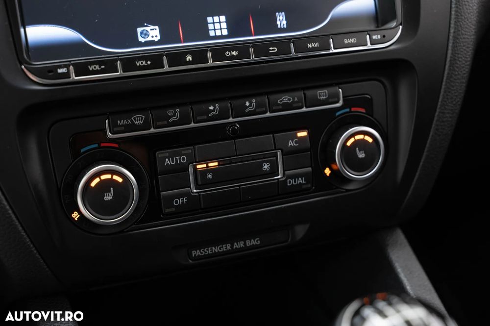 VOLKSWAGEN Jetta 2011 — imagine 17