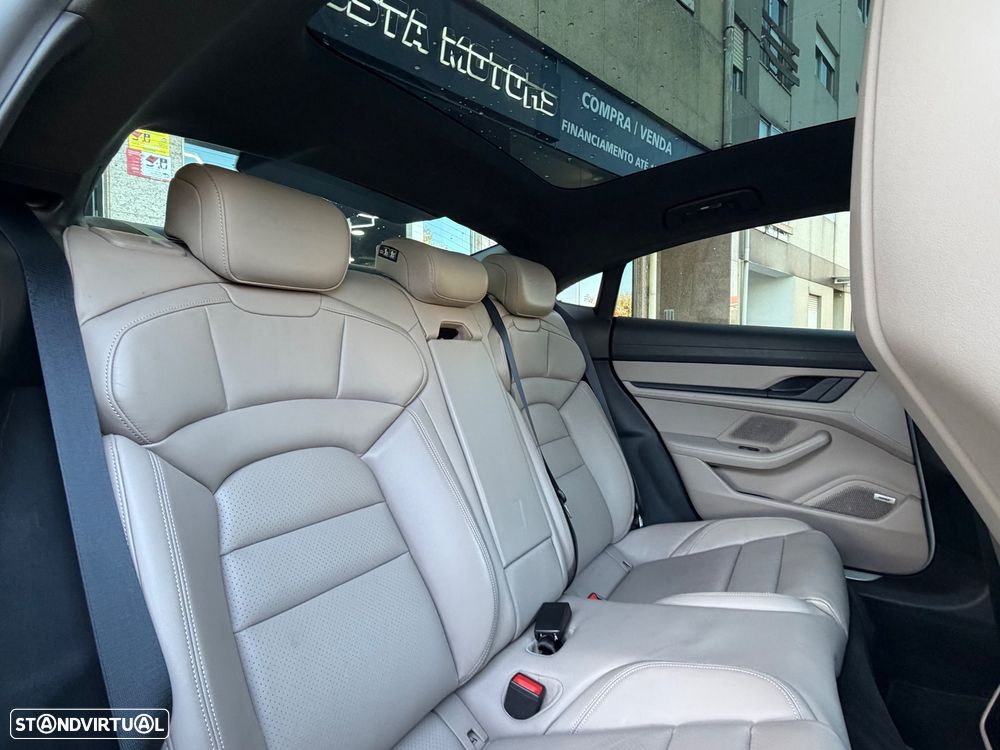 Porsche Taycan Turbo - 26