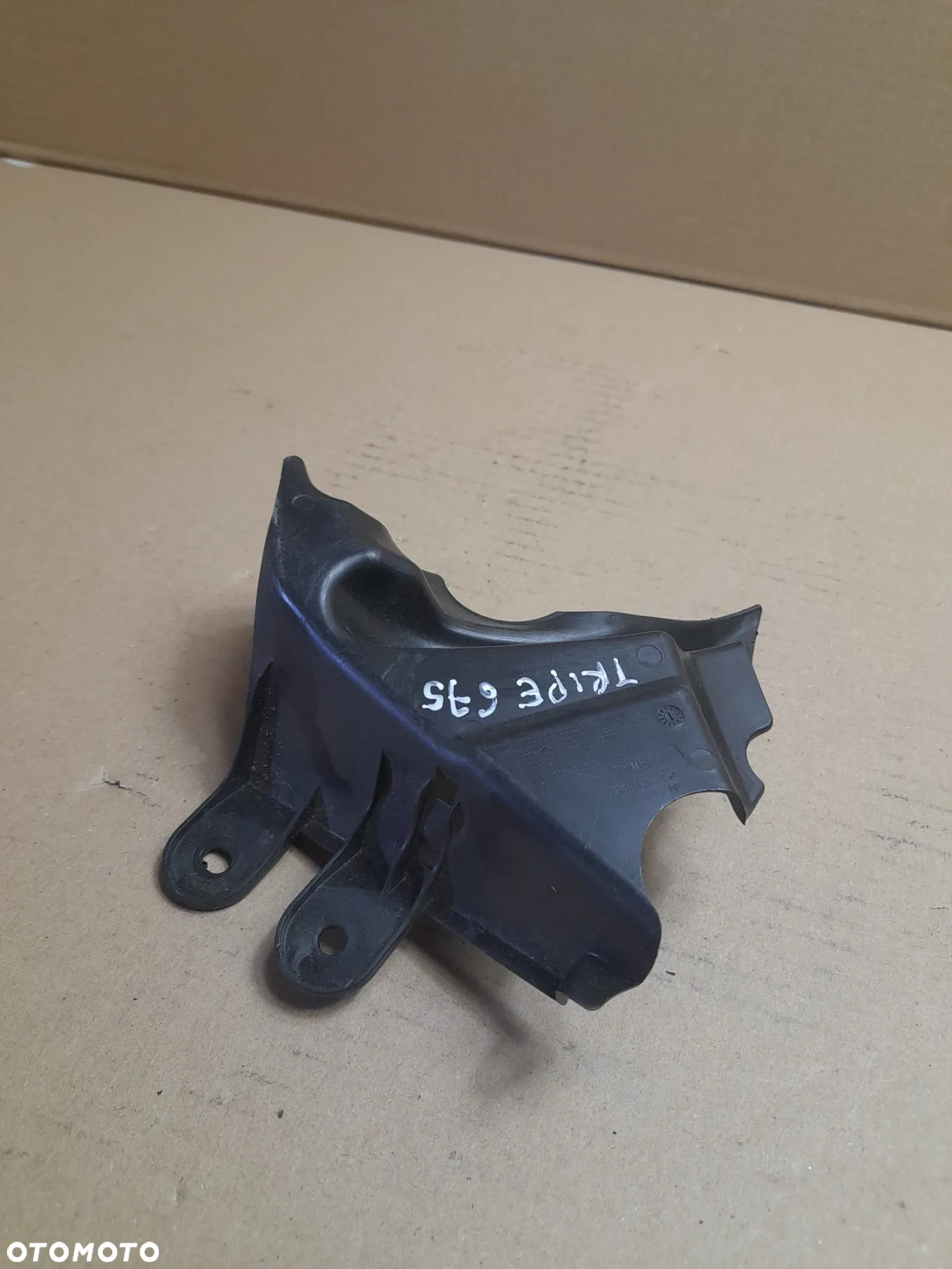 TRIUMPH STREET TRIPLE R 675 Osłona silnika 2308421 - 6
